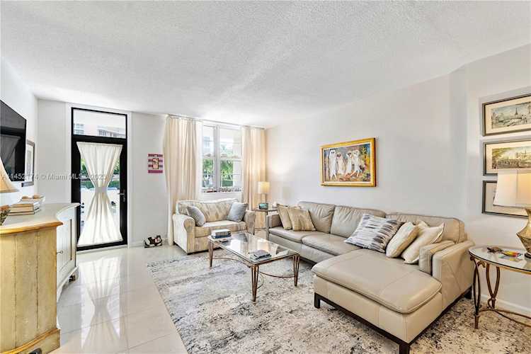 90 Edgewater Dr #116 Coral Gables, FL 33133