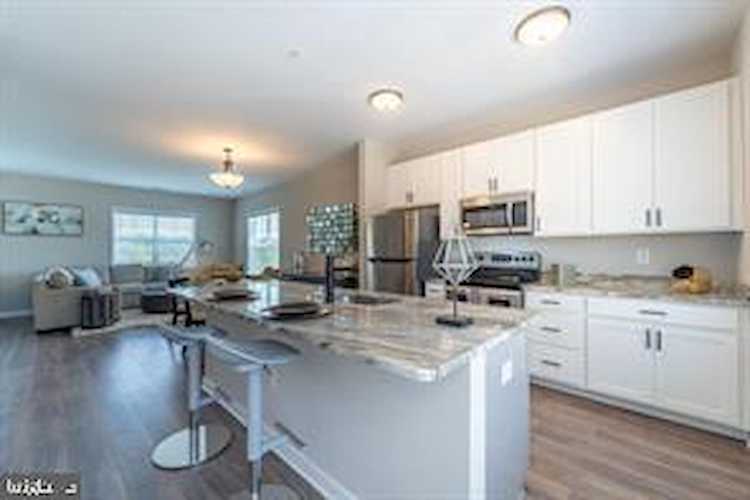 454 Woodcrest Dr SE #B Washington, DC 20032