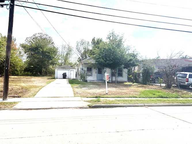 1922 Antoine Dr Houston, TX 77055