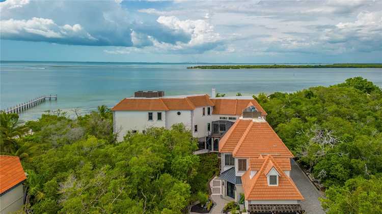 2411 Landings CIRCLE Bradenton, FL 34209