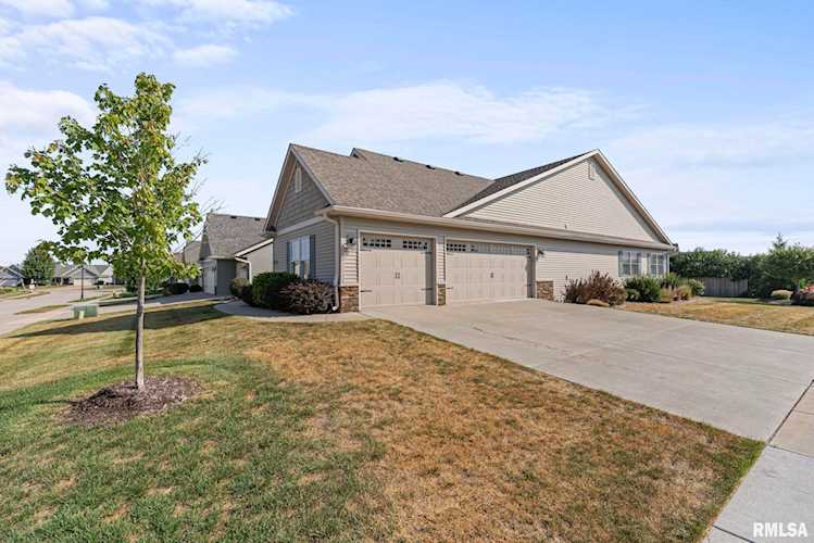 5517 Cavan Crossing St Bettendorf, IA 52722