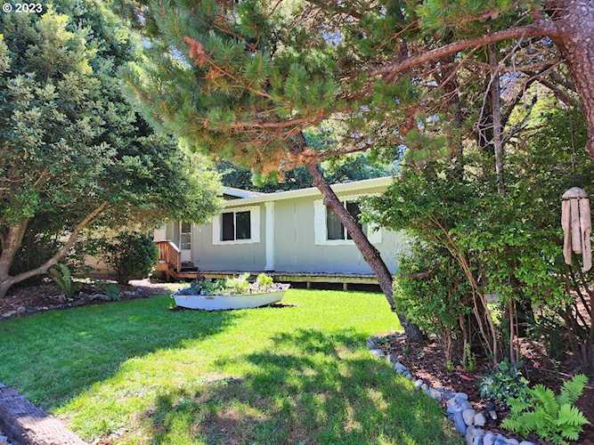 821 Lakeshore DR Port Orford, OR 97465