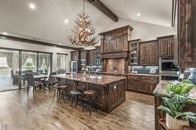 804 Waterpoint Court W Granbury, TX 76048