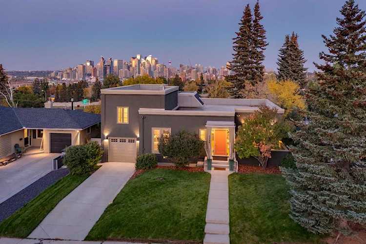 1724 Suffolk St SW Calgary, AB T3C 2N2