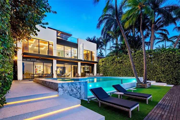 247 E Rivo Alto Dr Miami Beach, FL 33139