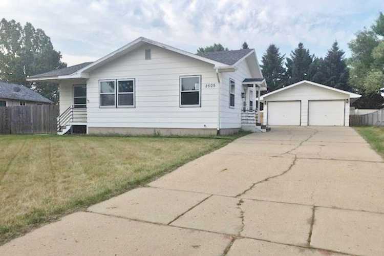 2505 NW Crescent Dr. Minot, ND 58703