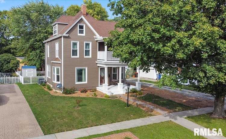 513 W Jackson St Petersburg, IL 62675