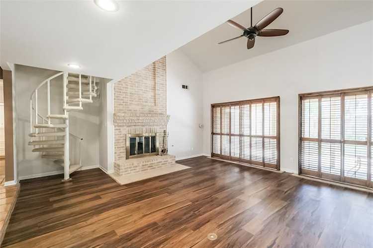 1047 Honey Hill Dr Houston, TX 77077