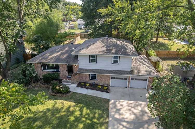 1001 E Willow Dr Olathe, KS 66061 | MLS 2452534 Photo 1