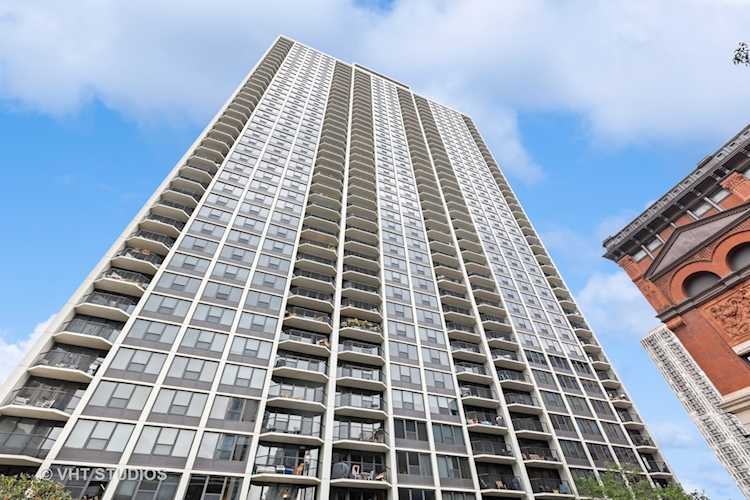 1560 N Sandburg Terrace #1008J Chicago, IL 60610