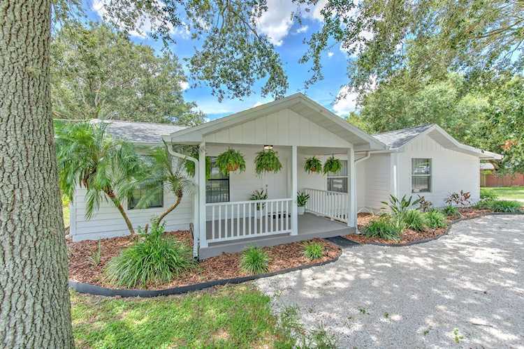 216 Old Mulrennan Rd Valrico, FL 33594