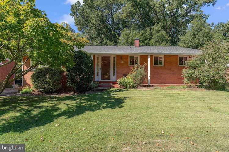 7518 Sweetbriar Dr College Park, MD 20740