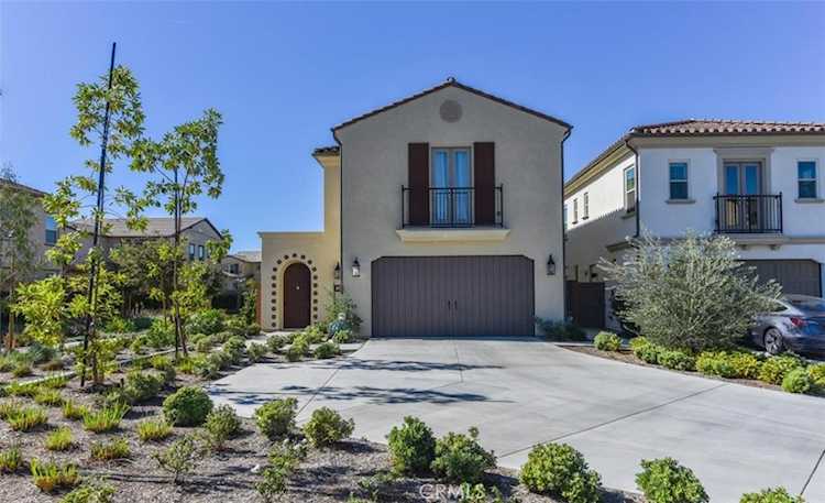 201 Phoebe Irvine, CA 92618 | MLS OC23078176 Photo 1