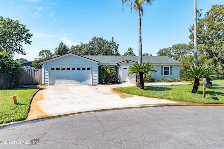 592 Cruiser LN Atlantic Beach, FL 32233