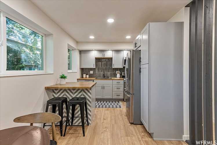 2220 E Murray Holladay Rd Holladay, UT 84117