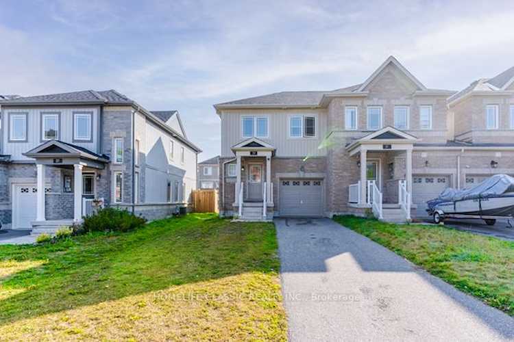 29 Robinson St Barrie, ON L4N 3J1