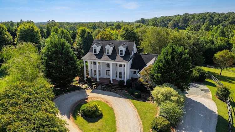 125 Hunter Hack Trl Campobello, SC 29322