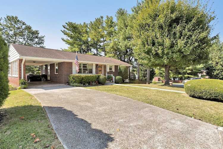 1538 Longview Salem, VA 24153