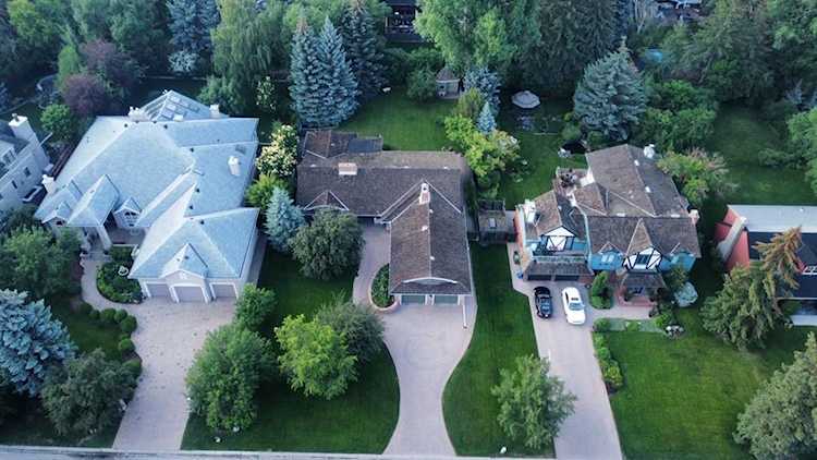 127 SW Eagle Ridge Dr Calgary, AB T2V 2