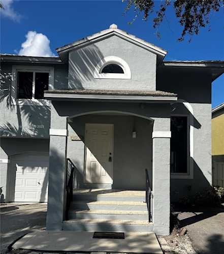 9818 NW 2nd Ct Plantation, FL 33324