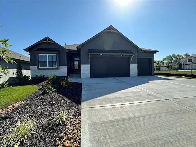 8849 Ginger St Lenexa, KS 66227
