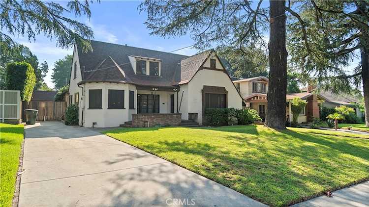 834 N Holliston Ave Pasadena, CA 91104