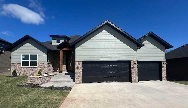 847 E Grace St Republic, MO 65738
