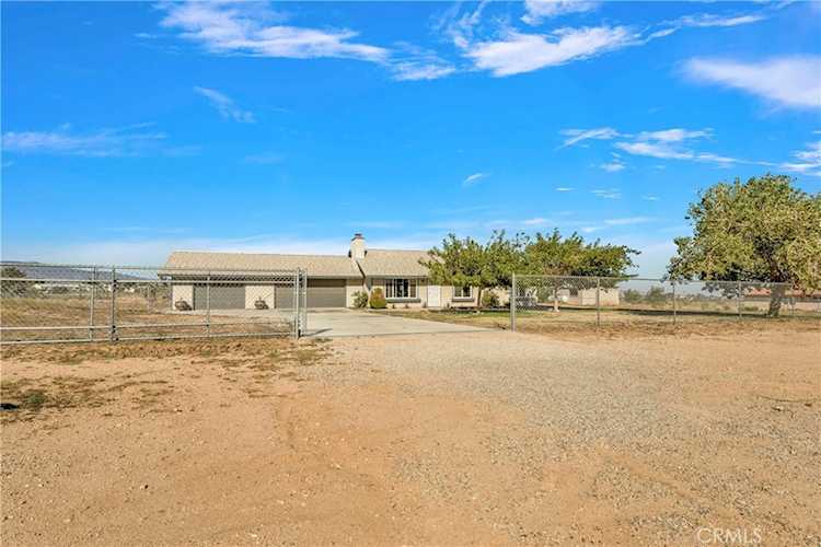 11034 Middleton Rd Phelan, CA 92371 | MLS HD23176449 Photo 1