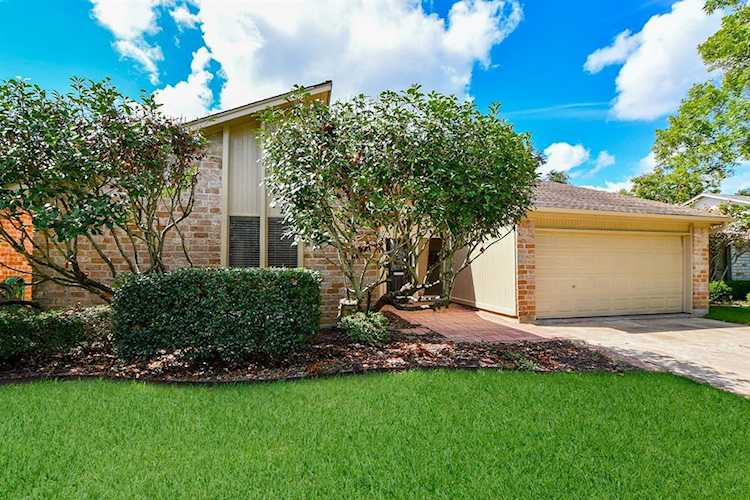 3038 Wagon Trail Dr Sugar Land, TX 77479