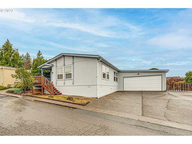 1403 W C AVE La Center, WA 98629
