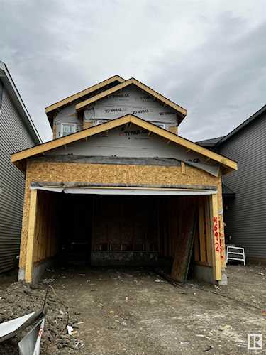 4692 177 Avenue Edmonton, AB T5Z 0N4