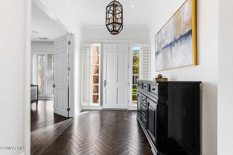 2330 Heatherbank Ct Thousand Oaks, CA 91361