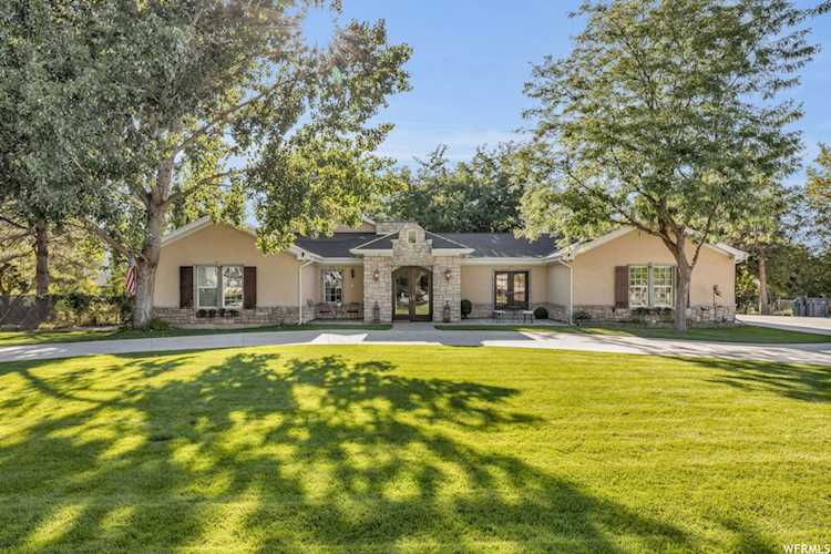 5 Sunwood Ln Sandy, UT 84092