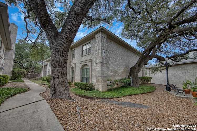 8415 Fredericksburg Rd San Antonio, TX 78229 condo for sale
