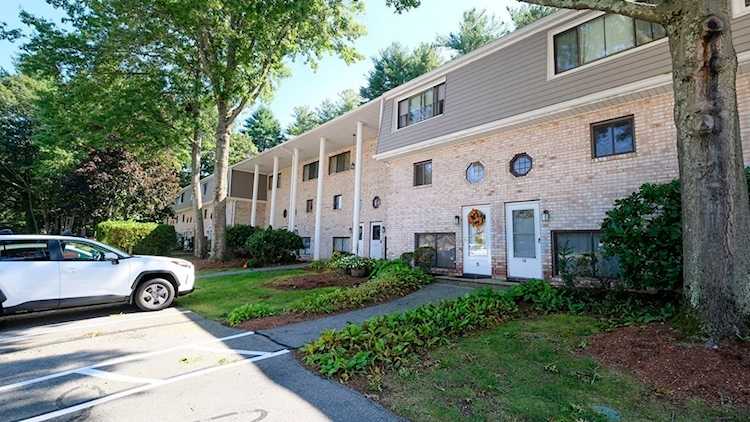 75 Farrwood Dr #75 Haverhill, MA 01835