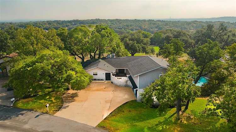 928 Porpoise ST Lakeway, TX 78734