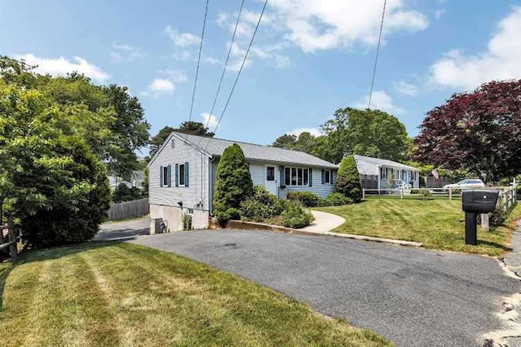 9 Uncle Henrys Road Mashpee, MA 02649