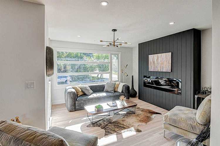 356 96 Ave SE Calgary, AB T2J 0G4