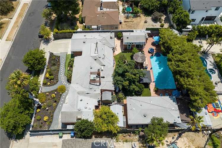 5839 Cleon Ave North Hollywood, CA 91601