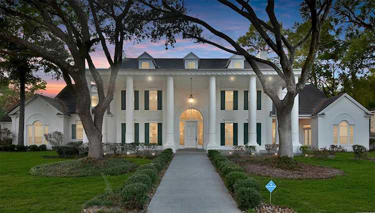 2922 Cedar Woods Place Houston, TX 77068