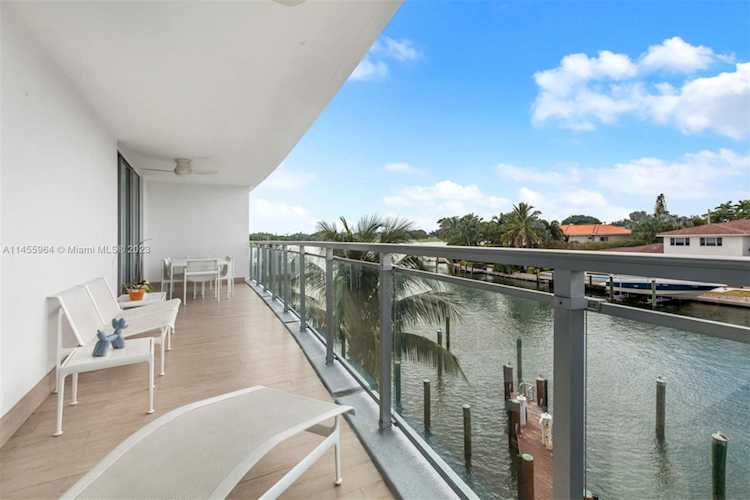 9400 W Bay Harbor Dr #303 Bay Harbor Islands, FL 33154