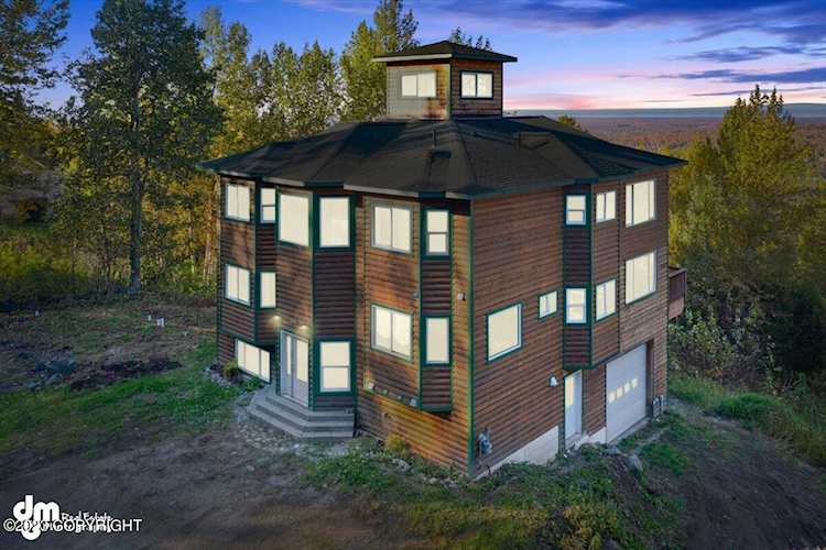 18699 Stonehill Dr Eagle River, AK 99577