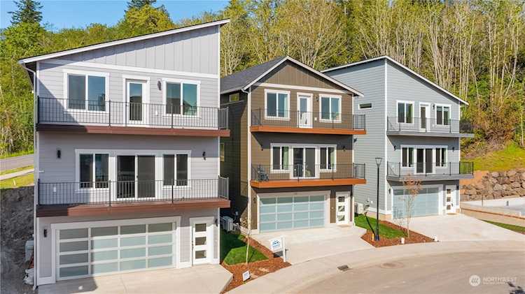 134 Blackfish Ct Bremerton, WA 98310