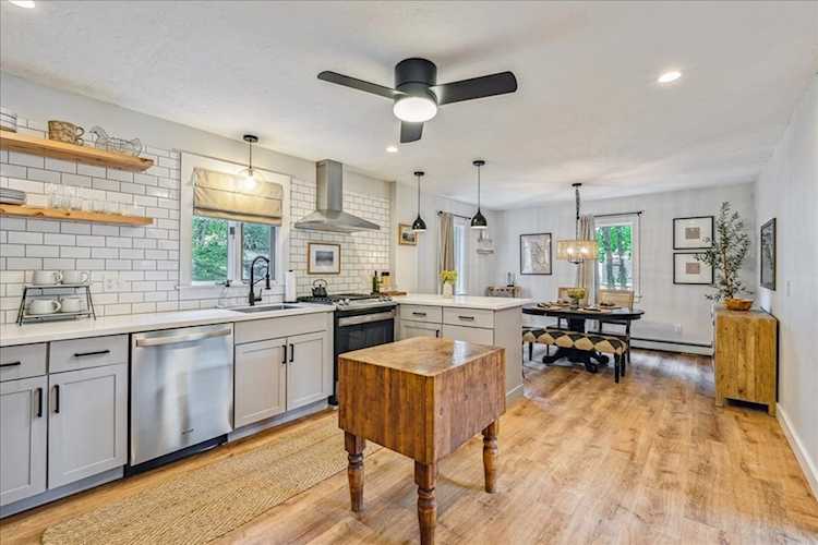 35 Maple St Kingston, MA 02364 | MLS 73163973 Photo 1