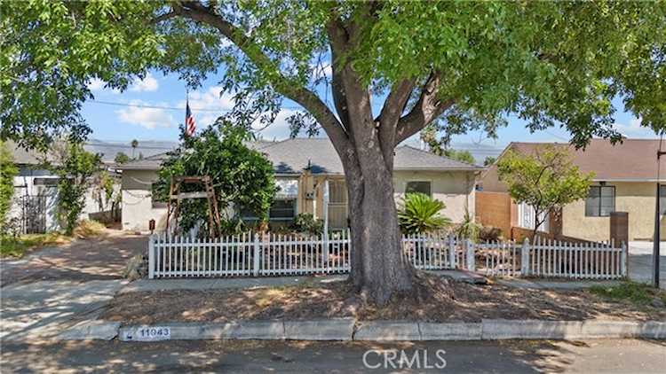 11943 Burton St North Hollywood, CA 91605 | MLS SR23178717MR Photo 1