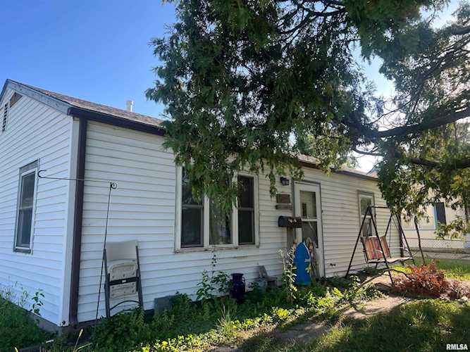7425 Oak St Davenport, IA 52806