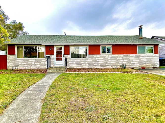 712 W Loop Dr Moses Lake, WA 98837