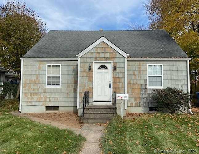 17 Wakefield St Hamden, CT 06517