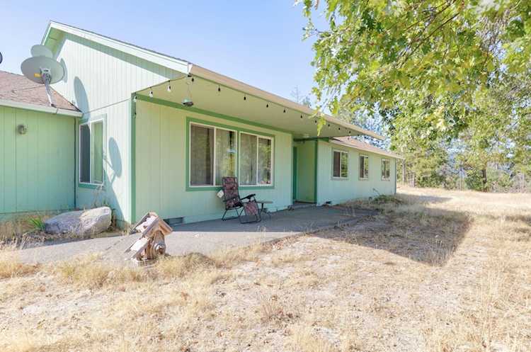 843 Sleepy Hollow Loop Grants Pass, OR 97527