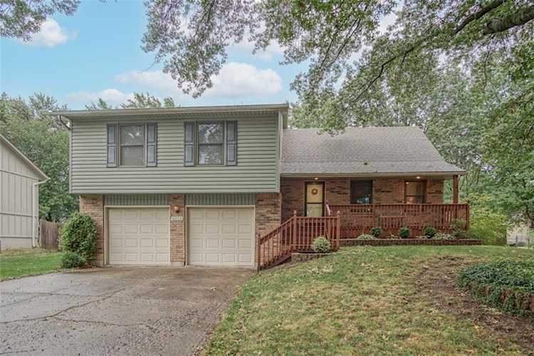 6223 Greenwood Dr Shawnee, KS 66216 | MLS 2456202 Photo 1